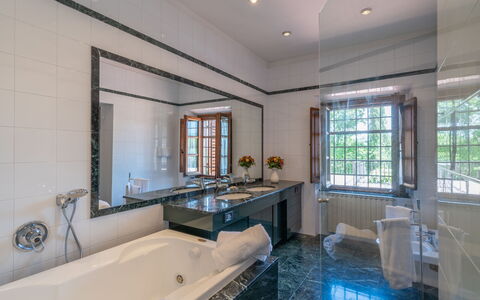 Villa Santa Maria: Property, Room, Building, Bathroom, Interior Design, Real Estate, Bathtub, House, Estate, Ceiling