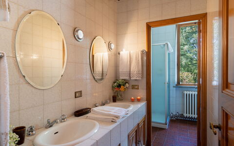 Villa Cinzia: Mirror, Tap, Plumbing Fixture, Sink, Bathroom Sink, Bathroom, Interior Design, Lighting, Architecture