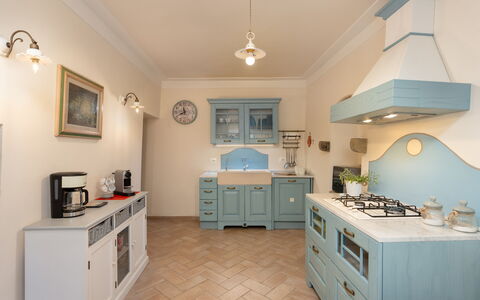 Villa Il Nido: Cabinetry, Property, Furniture, Countertop, Blue, Drawer, Wood, Picture Frame, Kitchen, Lighting