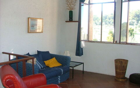 Accommodation:&nbsp;1203