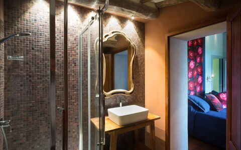 Villa Mandorlo: Room, Property, Bathroom, Interior Design, Building, Plumbing Fixture, Architecture, House, Tile, Ceiling