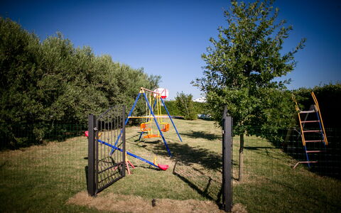 Case Sant'anna 14: Nature, Tree, Public Space, Sky, Playground, Woody Plant, Grass, Plant, Recreation, Outdoor Play Equipment