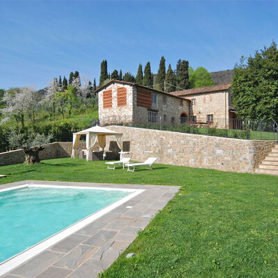 Montefiore: Property, House, Building, Swimming Pool, Real Estate, Estate, Villa, Grass, Residential Area, Home