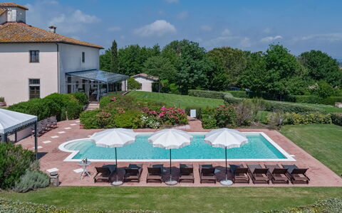 Villa Dei Michelangioli a Brolio: Property, House, Real Estate, Building, Estate, Home, Swimming Pool, Villa, Architecture, Roof