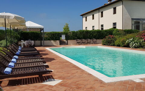 Villa Dei Michelangioli a Brolio: Swimming Pool, Property, Building, House, Real Estate, Resort, Villa, Home, Leisure, Apartment