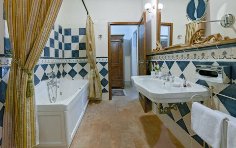 Villa Dei Michelangioli a Brolio: Room, Property, Interior Design, Building, Bathroom, Wall, Restaurant, Real Estate, Furniture, Floor