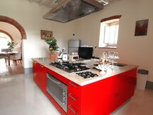 villa-arnilu-san-gimignano-villa-kitchen