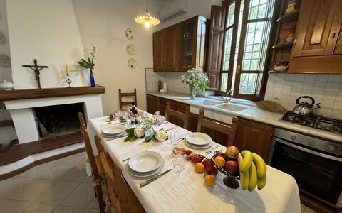 Casa Romana: Furniture, Interior Design, Wood, Flooring, Table, Countertop, Kitchen & Dining Room Table, Tableware, Kitchen, Room