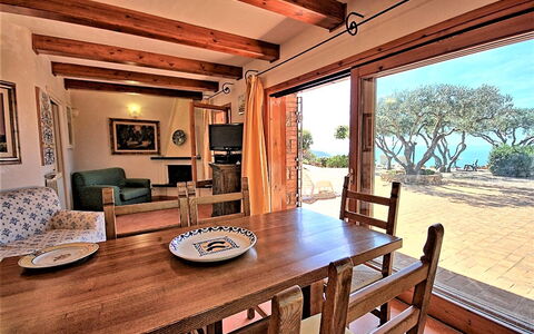 Raggio Di Sole Sull'argentario: Property, Room, Building, Furniture, Interior Design, House, Home, Table, Real Estate, Living Room