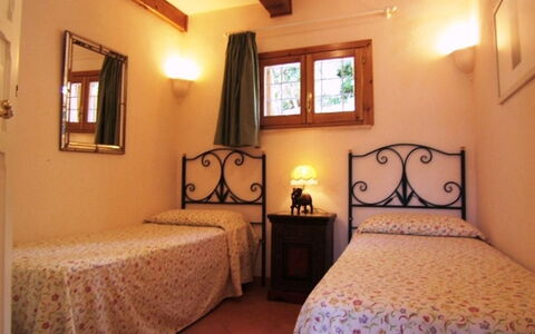 Raggio Di Sole Sull'argentario: Bedroom, Bed, Room, Furniture, Bed Sheet, Property, Bed Frame, Bedding, Interior Design, Building