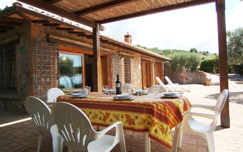 Raggio Di Sole Sull'argentario: Property, Building, Room, Furniture, Real Estate, Table, House, Patio, Home, Porch