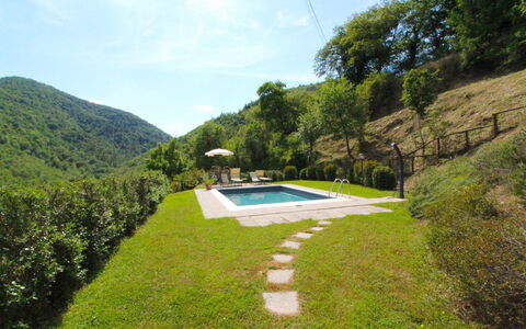 La Casa del Nonno: Sky, Plant, Cloud, Plant Community, Natural Landscape, Tree, Land Lot, Body Of Water, Swimming Pool, Grass