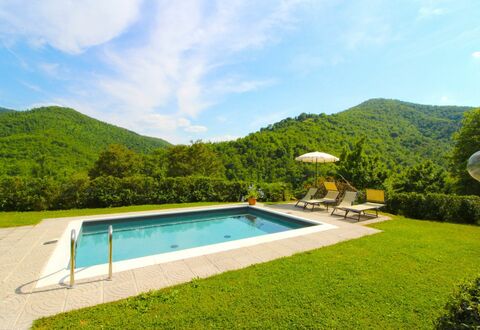 La Casa del Nonno: Water, Sky, Cloud, Plant, Green, Swimming Pool, Azure, Natural Landscape, Tree, Building