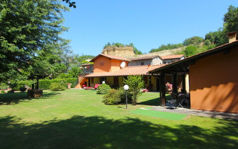 Villa le Balze: Plant, Building, Sky, Window, Tree, House, Shade, Grass, Land Lot, Cottage