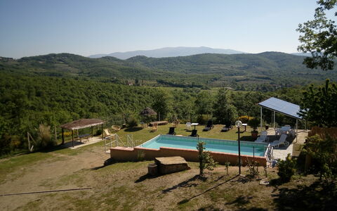 Villa Leo: Property, Swimming Pool, Wilderness, Hill Station, Mountain, Nature Reserve, House, Tree, Leisure, Sky