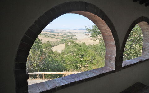 Podere Palazzo: Architecture, Window, Arch, Tree, Arch Bridge, Viaduct, Building, Daylighting, Bridge, Rock