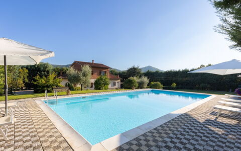 Villa Mimosa: Water, Sky, Building, Swimming Pool, Plant, Azure, Rectangle, Architecture, Shade, Body Of Water