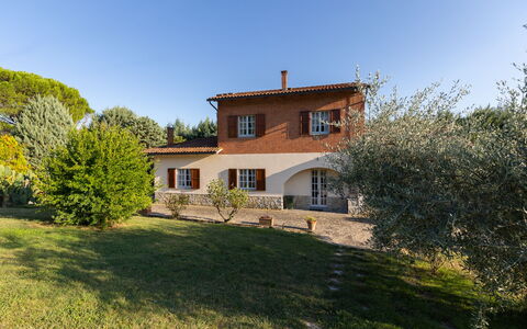 Villa Mimosa: Plant, Sky, Building, Window, House, Land Lot, Natural Landscape, Tree, Grass, Landscape