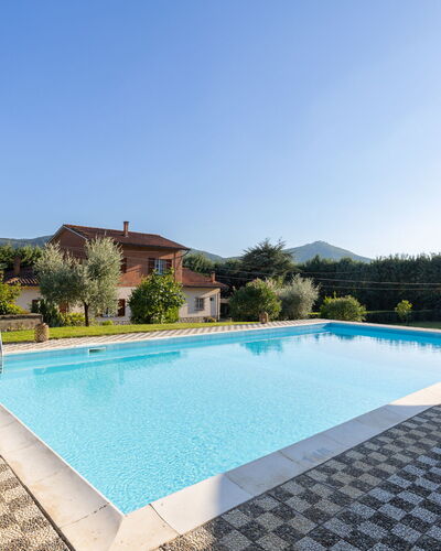 Villa Mimosa: Water, Sky, Building, Swimming Pool, Plant, Azure, Rectangle, Architecture, Shade, Body Of Water