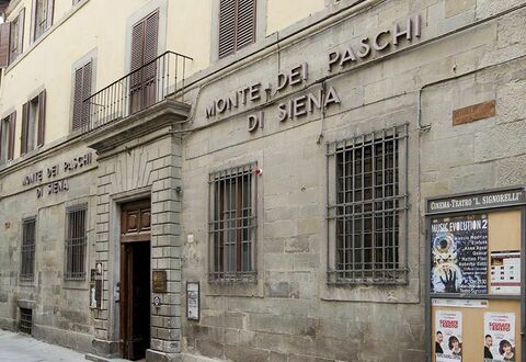 Appartamento Imperiale: Building, Architecture, Neighbourhood, Facade, Town, Wall, House, Street, Font, Window