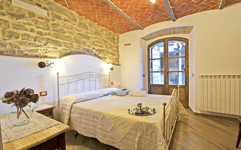 Appartamento Luna: Bedroom, Room, Property, Furniture, Bed, Interior Design, Ceiling, Wall, Building, Bed Frame