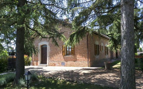 Villa Camelia: Property, House, Building, Tree, Architecture, Estate, Cottage, Home, Real Estate, Rural Area