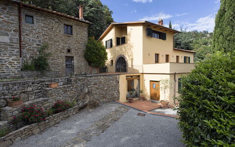 Villa Del Sole: Property, Building, House, Real Estate, Estate, Home, Architecture, Sky, Facade, Residential Area