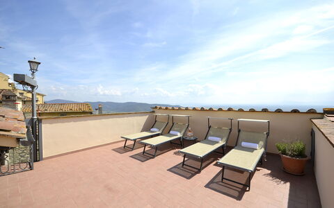 Terrazza Cortonese: Property, Roof, Building, Room, House, Real Estate, Architecture, Sky, Apartment, Home