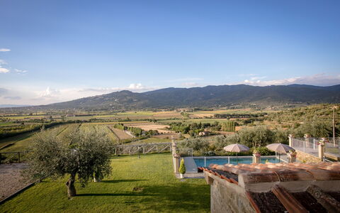 Villa Chiara: Sky, Hill, Highland, Rural Area, Mountain, Hill Station, Landscape, Land Lot, Plain, Grass