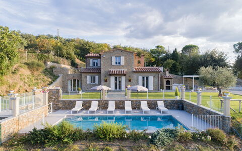 Villa Chiara: Property, House, Building, Home, Estate, Real Estate, Residential Area, Architecture, Villa, Swimming Pool