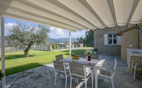 Villa Chiara: Property, Building, House, Real Estate, Home, Patio, Estate, Room, Porch, Interior Design