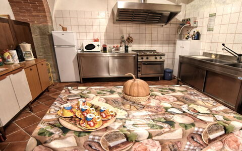 Villa Il Palazzo: Room, Property, Kitchen, Countertop, Interior Design, Furniture, Floor, House, Tile, Meal