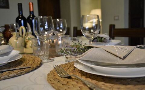 Villa Il Borgo: Tablecloth, Table, Dishware, Wine Glass, Food, Stemware, Tableware, Plate