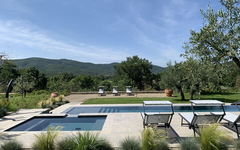 Villa Il Borgo: Cloud, Plant, Sky, Daytime, Plant Community, Tree, Natural Landscape, Land Lot, Vegetation, Sunlight