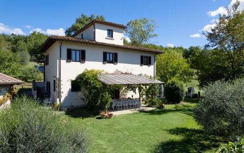 Villa Marina: Plant, Sky, Cloud, Building, Window, Tree, House, Land Lot, Natural Landscape, Grass
