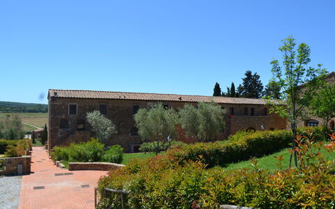 Borgo Casa Di Lappi: Property, Vegetation, Garden, House, Sky, Botany, Architecture, Tree, Real Estate, Building