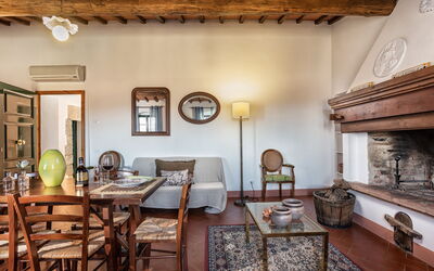 agriturismo-la-papessa-chianti-san-donato-farmhouse-camelia-diningroom