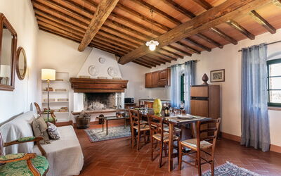 agriturismo-la-papessa-chianti-san-donato-farmhouse-camelia-diningroom