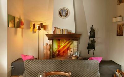 Mirtus Ap. 11: Property, Furniture, Picture Frame, Comfort, Wood, Plant, Interior Design, Lighting, Living Room, Floor