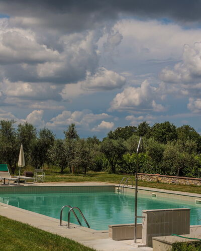 Agriturismo la Papessa: Water, Cloud, Sky, Plant, Tree, Azure, Swimming Pool, Natural Landscape, Land Lot, Shade
