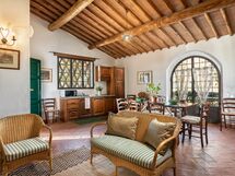 agriturismo-la-papessa-chianti-san-donato-multipropriet-robina-livingroom-diningroom
