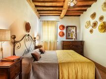 agriturismo-la-papessa-chianti-san-donato-farmhouse-iride-bedroom