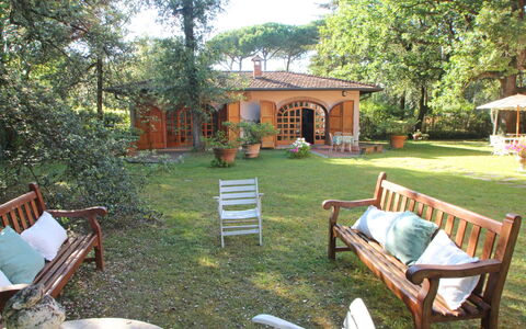 Residenza Marechiaro: Plant, Building, Furniture, Tree, Botany, Grass, Outdoor Furniture, Chair, Window, Cottage