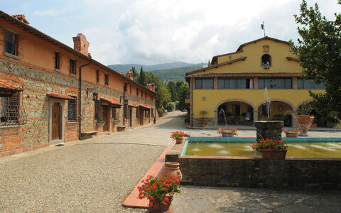 Fattoria Fronzano: Plant, Sky, Building, Window, Property, Cloud, Flower, House, Flowerpot, Tree