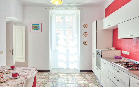 Via Dante Vacanze - Levanto: Room, Property, Interior Design, Floor, Pink, Furniture, Building, Tile, Wall, Ceiling