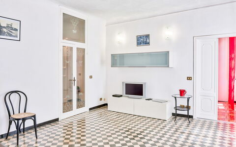 Via Dante Vacanze - Levanto: Room, Property, Furniture, Living Room, Floor, Interior Design, Building, Tile, House, Wall