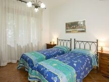 Accommodation:&nbsp;First Floor