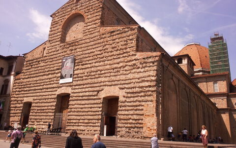 Guelfa House: Building, Architecture, Wall, Historic Site, Facade, Brick, Tourism, Brickwork, Sky, Medieval Architecture