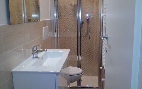 Guelfa House: Bathroom, Room, Property, Tile, Plumbing Fixture, Architecture, Wall, Bathroom Accessory, Floor, Glass