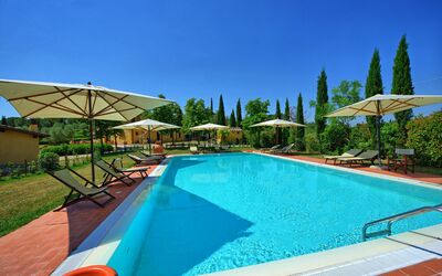 Borgo Di Vinci: Swimming Pool, Property, Real Estate, Resort, Building, Leisure, House, Vacation, Villa, Home